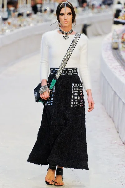 Look 12